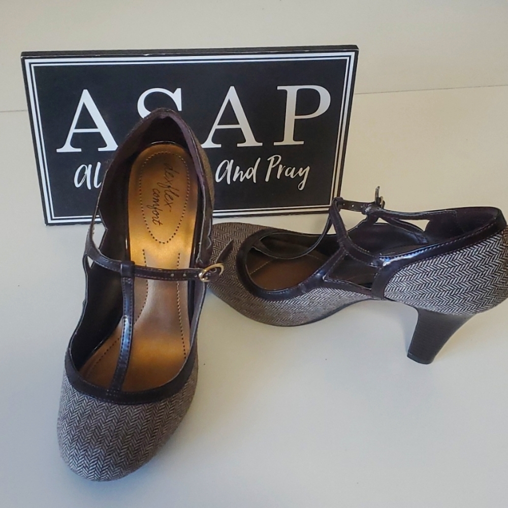 Women's 10B Mary Jane Pumps brown tweed with patent leather straps